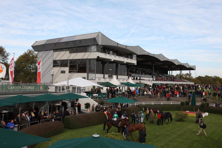 Oktoberfest-Renntag in Hannover: Junioren-Preis und Auktionsrennen