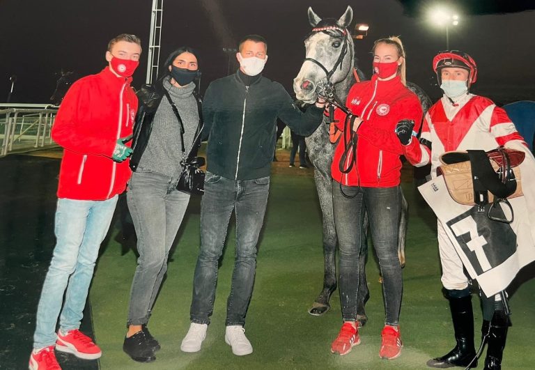 Das Team von Healey nach dem Sieg