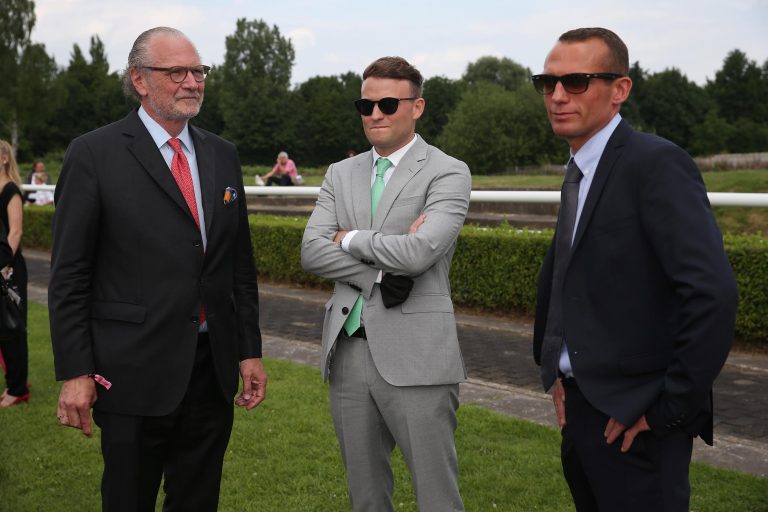 H. Grewe, H.Faust und Dr. S. Oschmann (v.re.)