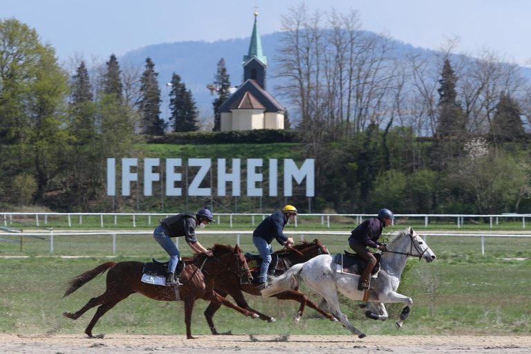 Eric, Dontellyourmother, Ange d'Azur (v.li)