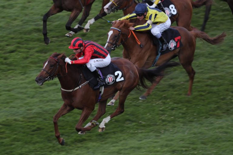 Ed Walker entführt Gruppe-Rennen nach England