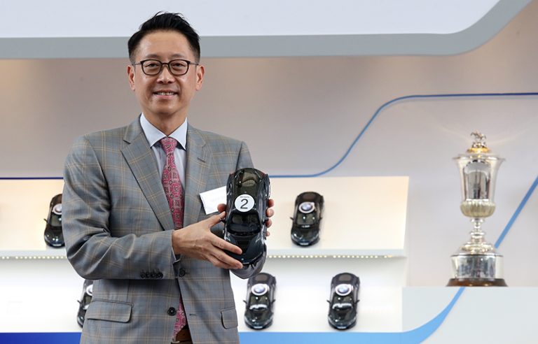 Ex-Rosenpurpur aus Startbox zwei ins HK-Derby