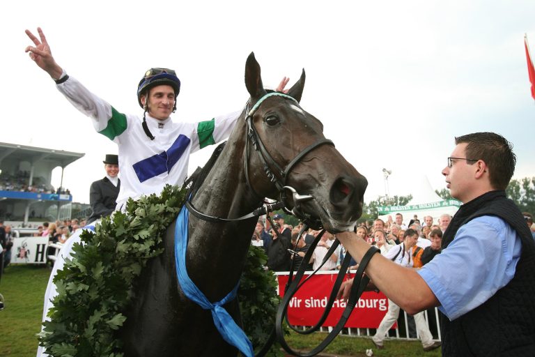 Derbysieger Kamsin ist tot – Stallion mit 19 Jahren plötzlich eingegangen