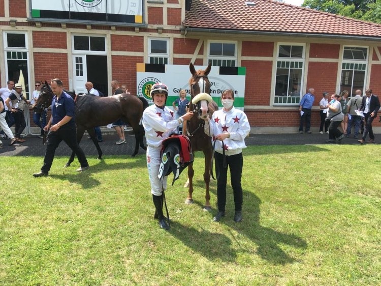 Karlamaria im Absattelring