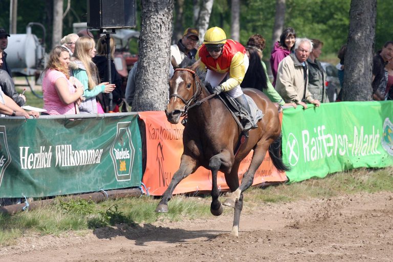 Titel verteidigt: Vovcenko wieder Hindernis-Champion