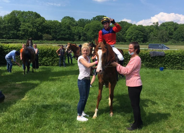 Erster Ritt, erster Sieg: Tolga Koyuncu schockt Wetter