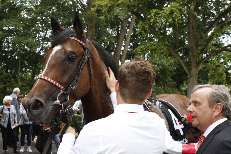 Unternehmen Deutsches Derby: Abfahrt für Laccario 5 Uhr