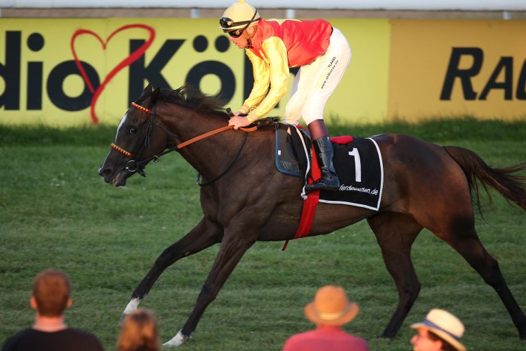 Leierspielerin gewinnt Svenskt Champion Hurdle