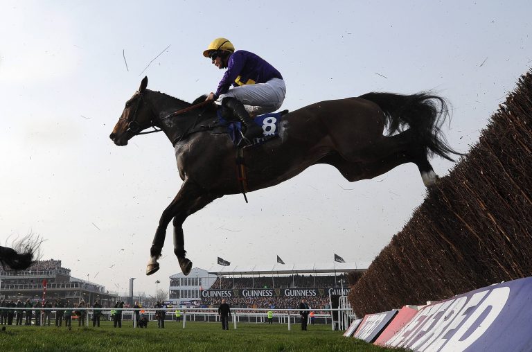 Lord Windermere zielt auf die Lexus Chase