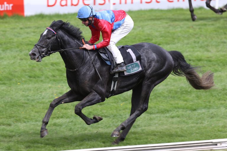 Lucky In The Sky überlegen wie der Himmel blau ist