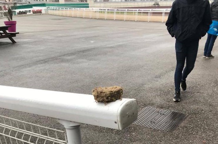 Ein Eis-Sandklumpen am Dienstag in Lyon