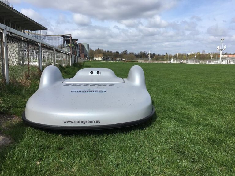 Die Hamburger Mähroboter für das Top-Geläuf