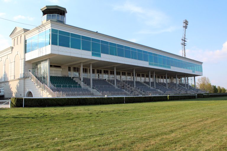 Meldung bestätigt: Magna Racino verkauft – Luke Comer neuer Besitzer