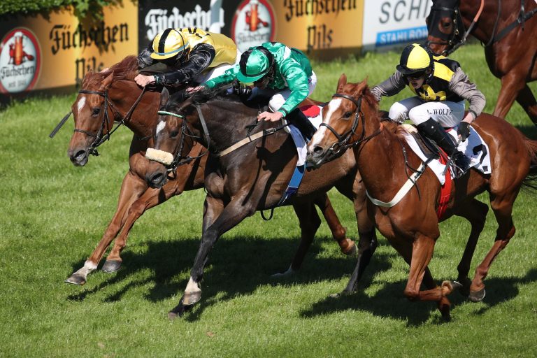 Malinga (Mitte) siegt