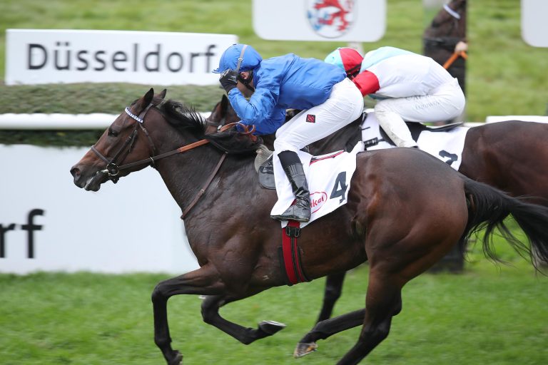 Wieder Pantall: Maria Amalia mit kurzem Kopf vor Marlar