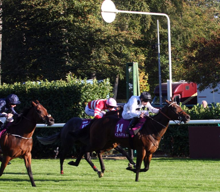Marsha putzt heiße US-Lady auf der Linie