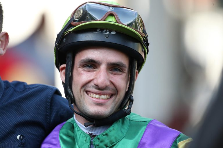 Dreimal überlegen – Pecheur „reitet die Welle“