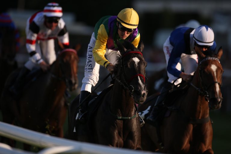 Maxim Pecheur feiert Doppel in Horn