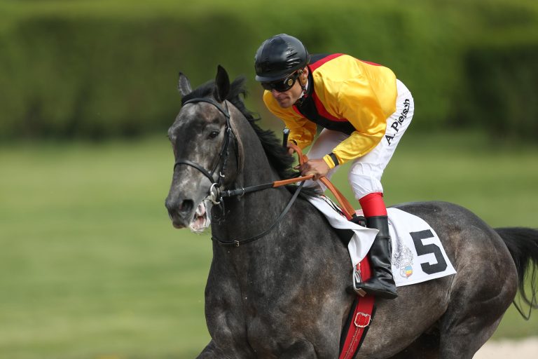 Molly King ist der König in Deauville