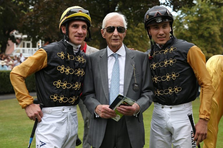 Starke und Murzabayev mit Lester Piggott