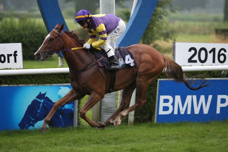 Favoritensieg zum Auftakt in Neuss