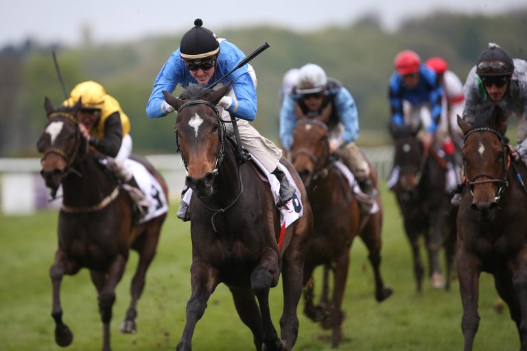 Near England kämpft sich zum Sieg