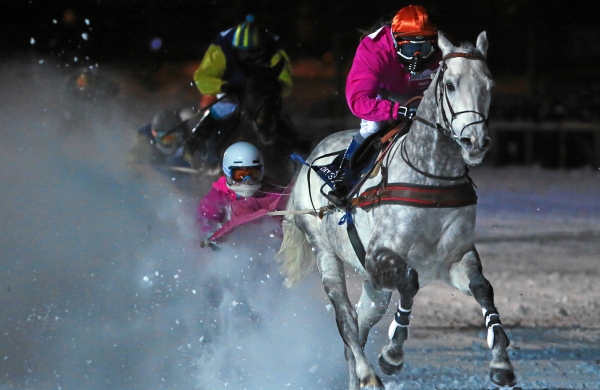 Licht aus – Spot an: Auch 2016 gibt es Night Turf