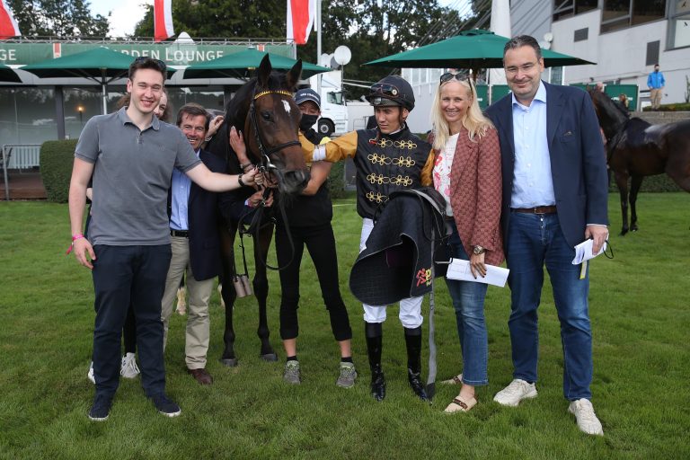 Novemba nach ihrem Maidensieg