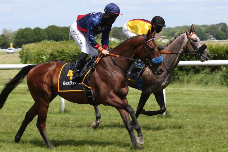 Only the Brave (vorne)