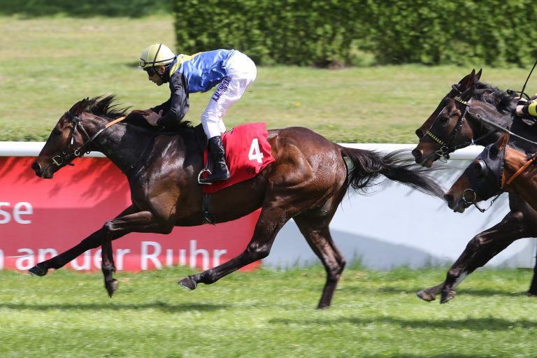 Außenseiter top und zwei Jockeys mit Doppel-Erfolgen
