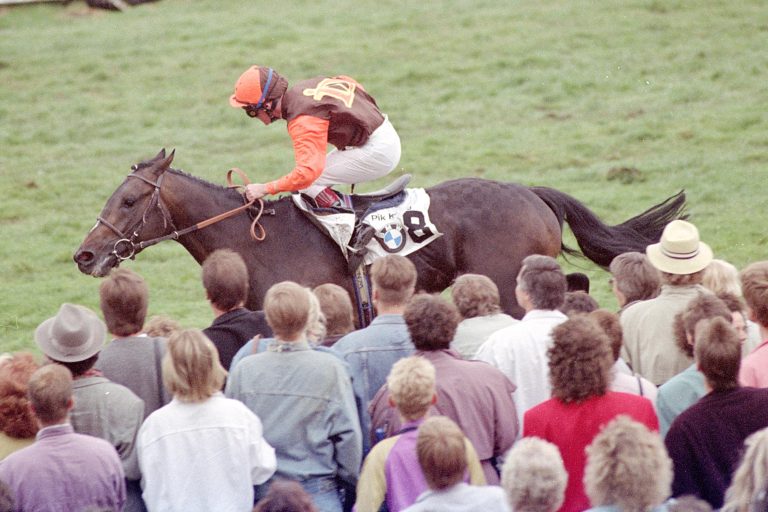Power Zar mit viel Power über die schweren Sprünge