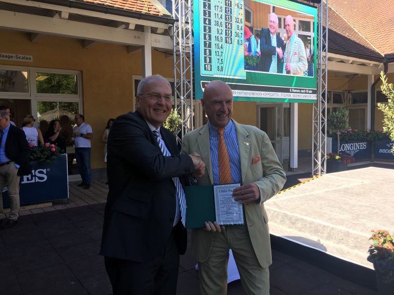 Goldene Ehrennadel für Christian von der Recke