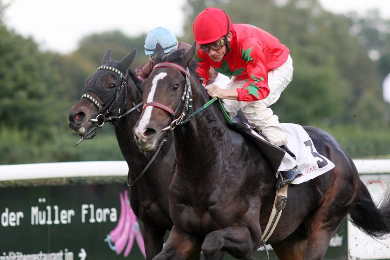 Gruppe-Sieger Runaway gibt sein Rennbahn-Comeback