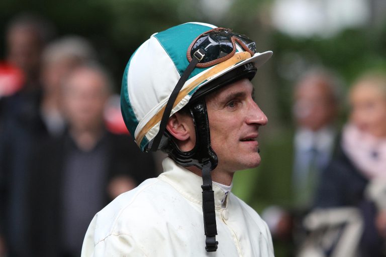 Starke am Samstag in Kyoto-Gruppe III-Rennen