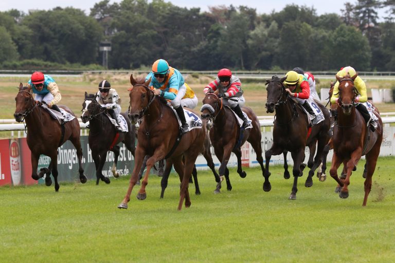 Jozef Bojko und Arnis Master (2.v.l.)