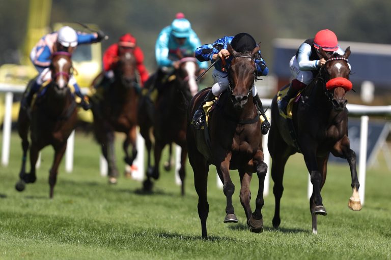 Sammarcos Mutter Saloon Sold (vorne)