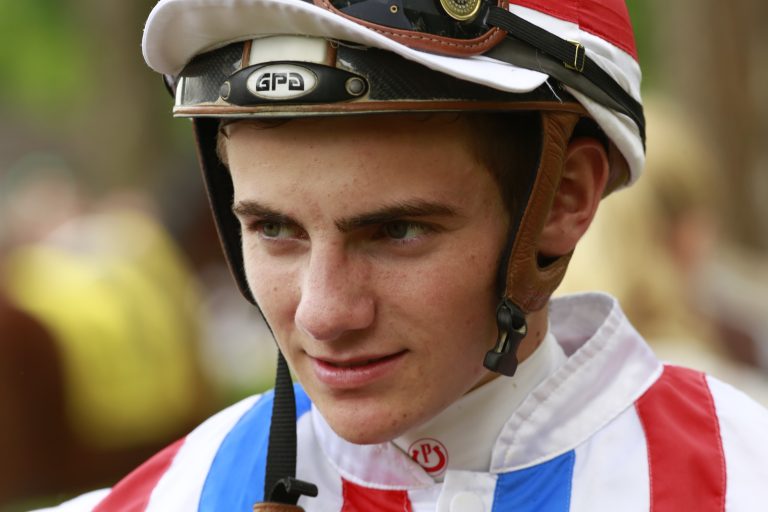 Vinzenz Schiergen siegt in Fontainebleau