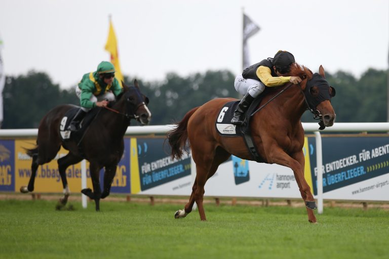 Rafael Schistl legt die Maidenschaft in Hannover ab