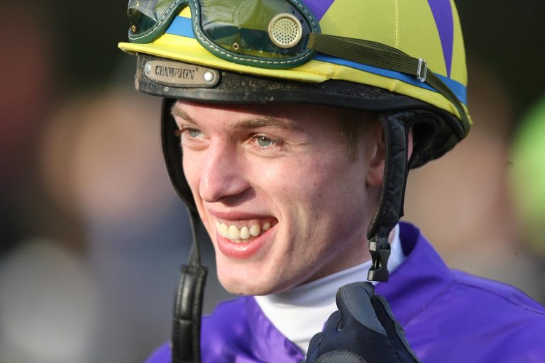 Elfi Schnakenberg auf Kurs Sandbahn-Championat