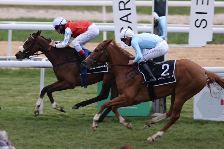 Sejana (li.) vor Muelheimer Perle 