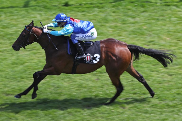 Serena galoppiert Gegner aus den Schuhen