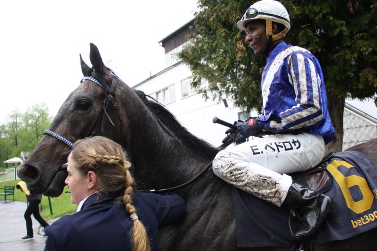 Shining Emerald Siebter in den Challenge Stakes