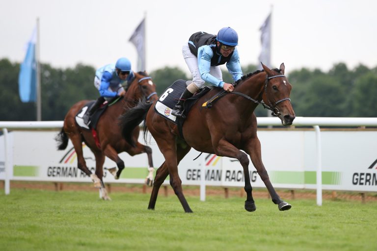 Sie ist wieder da: Shy Witch verhext die Gegner