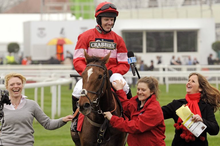 Cue Card überlegen in der Betfair Chase