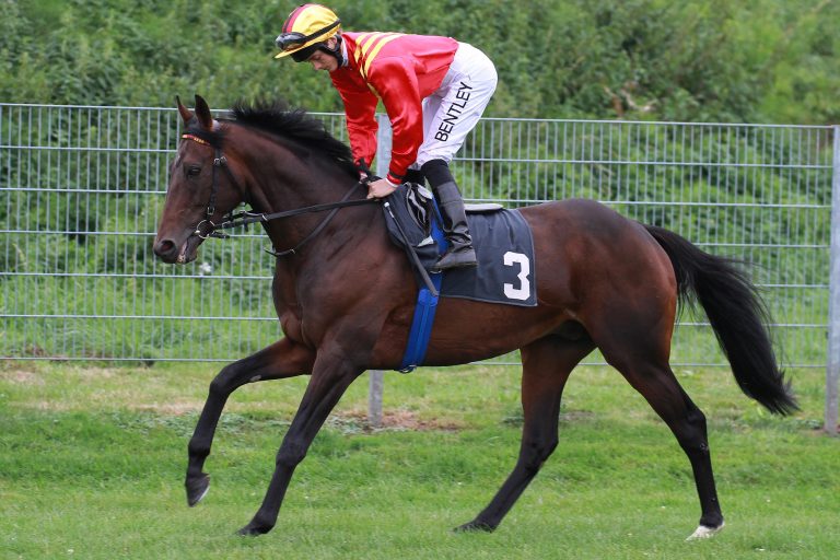 Ex-Deutscher Slowfoot schlägt die Queen