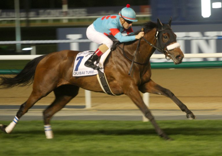 Die Super-Paarung: Japans Starstute Almond Eye tragend von Equinox