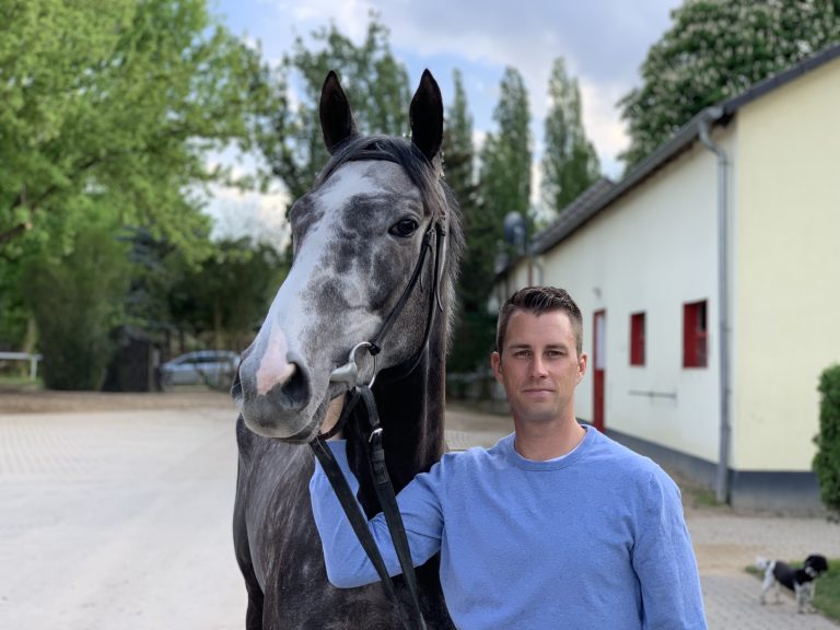 Mit Schwester von Fabre-Hoffnung Kasse gemacht