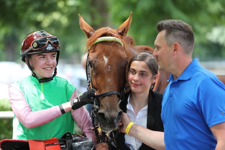 Tangut nach einem Sieg im Juni 2021 in Dortmund