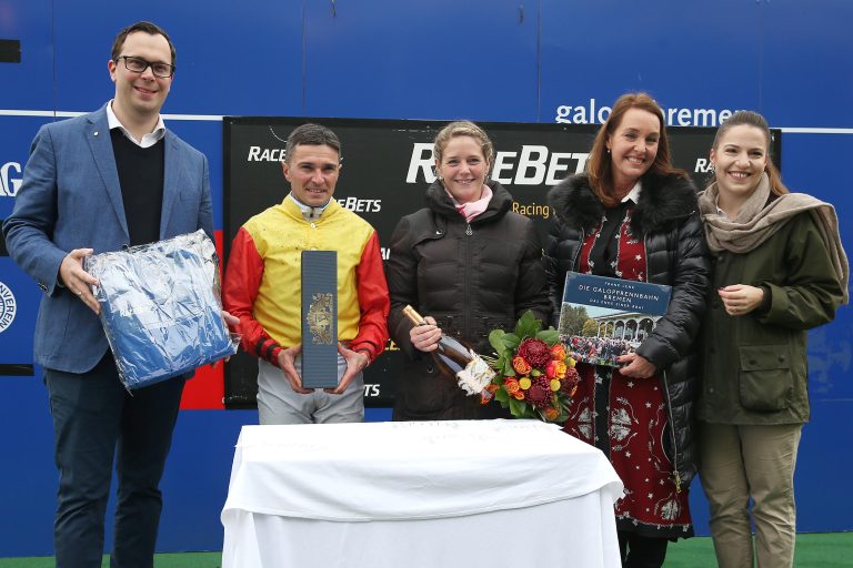 Tonya Rogge (2.v.re.) am Samstag in Bremen