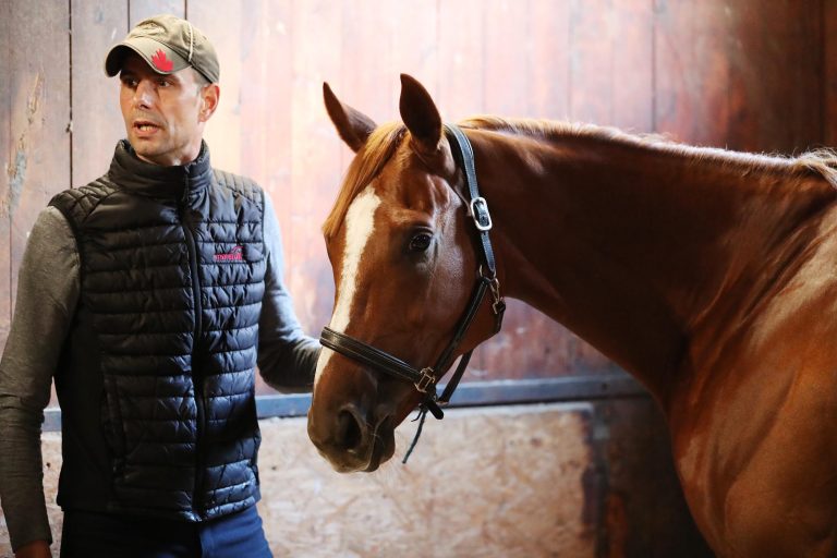 Der Arc-Sieger und sein Trainer am Montag zu Hause